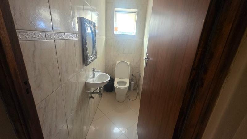 5 Bedroom Property for Sale in Kensington Western Cape
